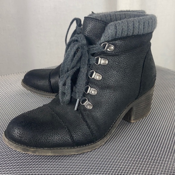 Billabong Black Booties Lined size 8 - Picture 1 of 15